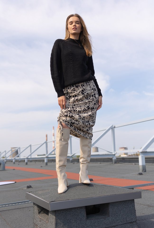 Wzorzysta spódnica midi ze ściągaczem - Femestage