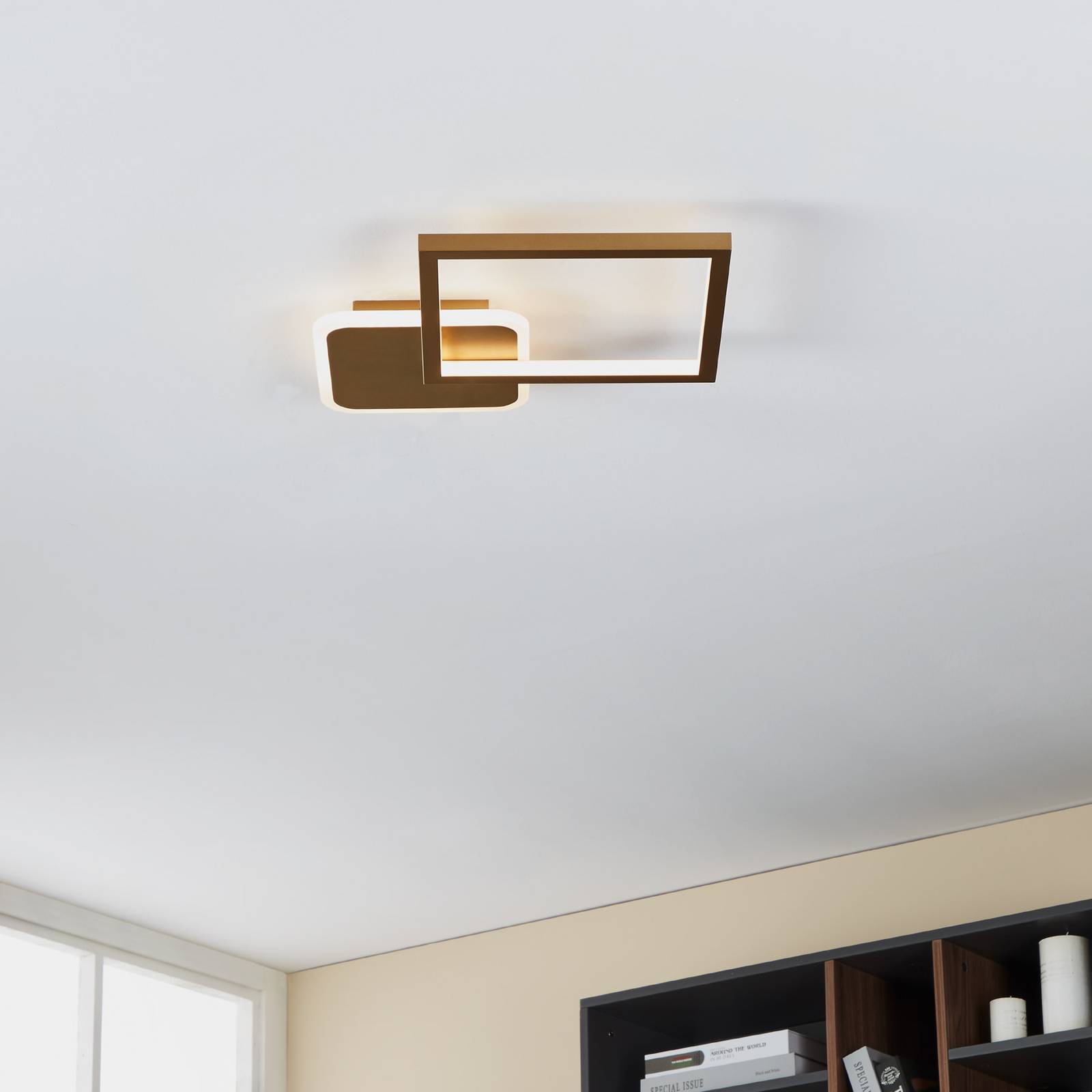 Lampa sufitowa LED Gafares z pilotem kątowa złota