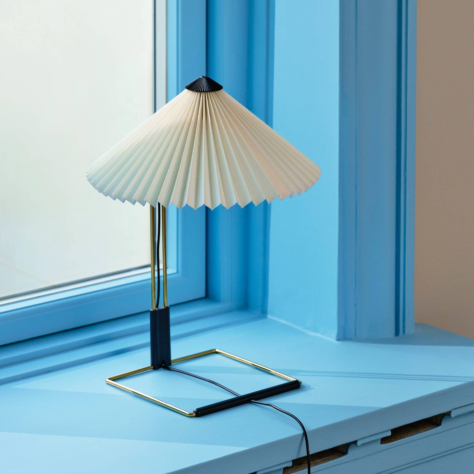 HAY Matin 300 lampa stołowa LED plisowana, biała
