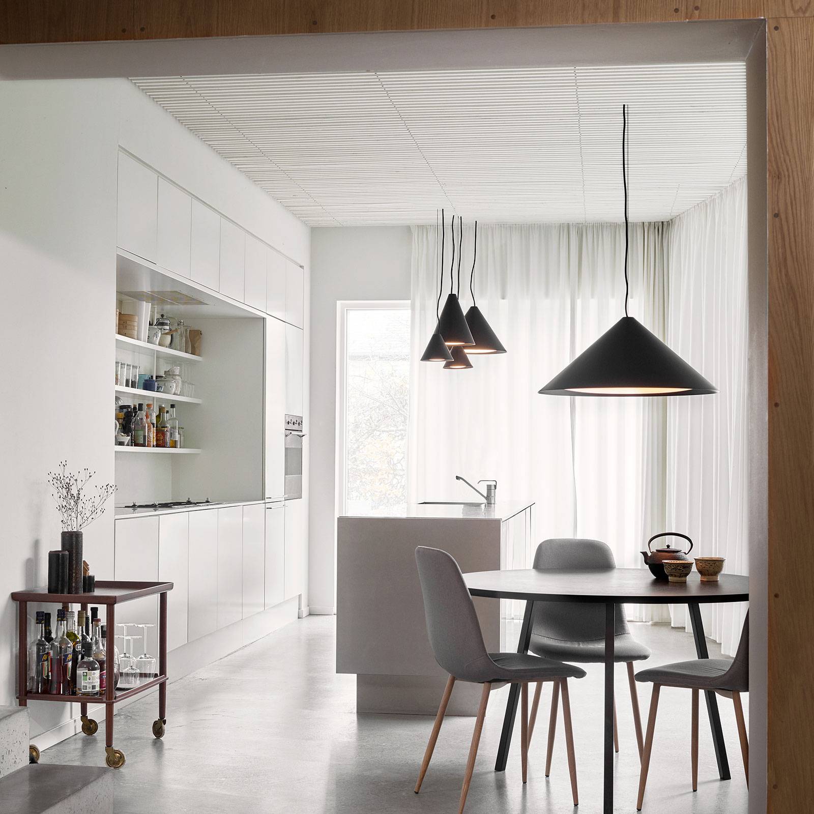 Louis Poulsen Lampa wisząca designerska Keglen, możliwość ściemniania, czarny, salon / jadalnia, aluminium, design