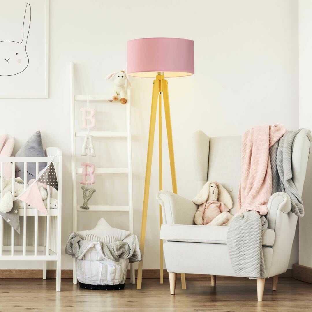 DREWNIANA LAMPA DO POKOJU DZIECIĘCEGO Z RÓŻOWYM ABAŻUREM MARY