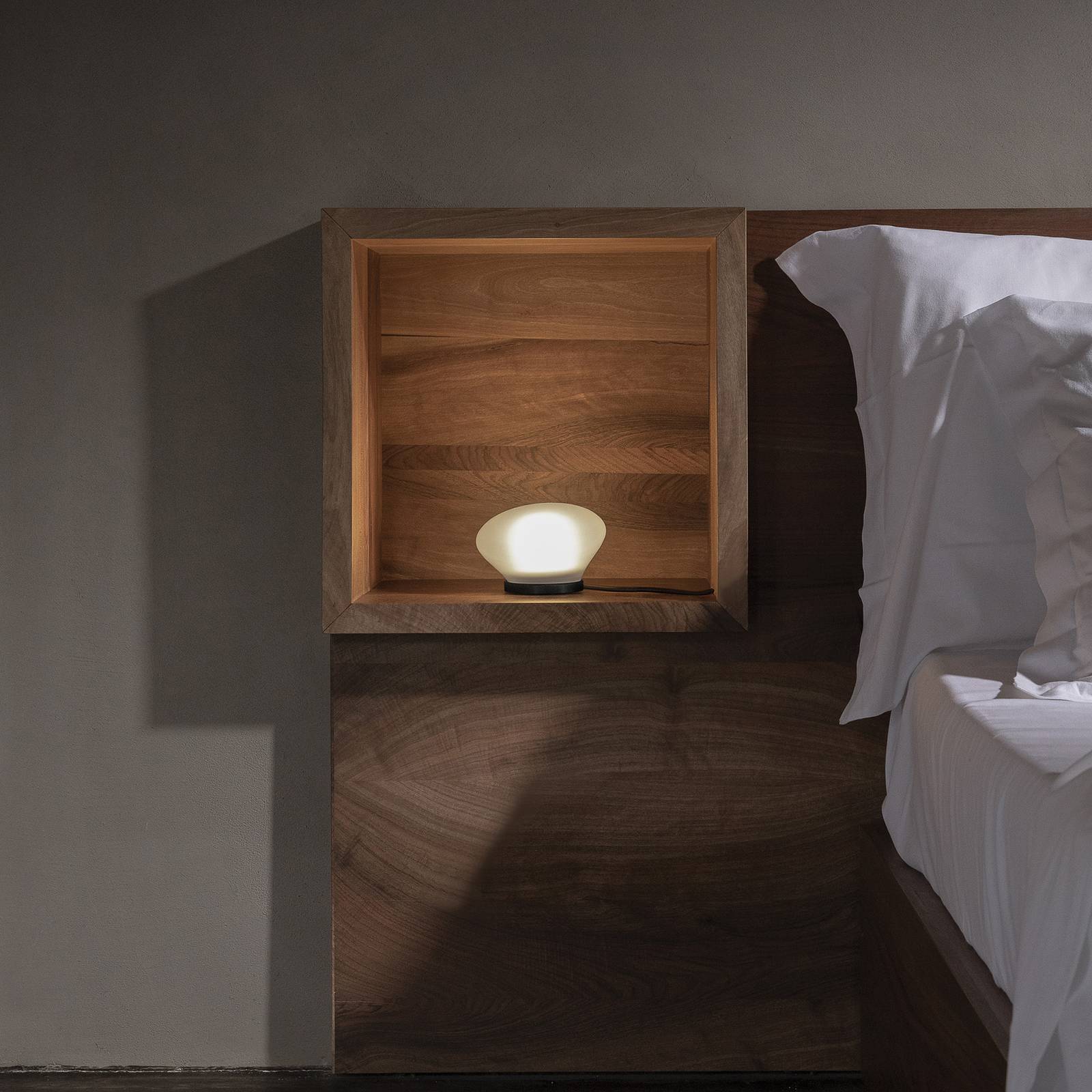 Karman Agua lampa stołowa LED Ø13cm szkło matowe