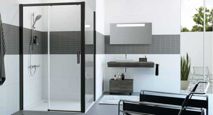 Huppe Classics 2 EasyEntry 4-kąt Drzwi suwane 1-częściowe ze stałym segmentem 155x200 cm mocowanie lewe, profile czarne Black Edition, szkło przezroczyste C25307123321