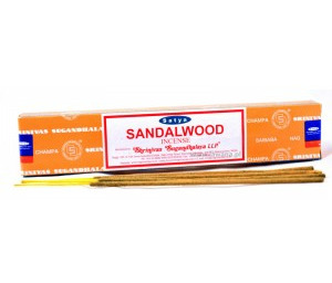 Kadzidła Sandalwood Drzewo sandałowe 14 patyczków + gratis w środku 15g SATYA Bombaj