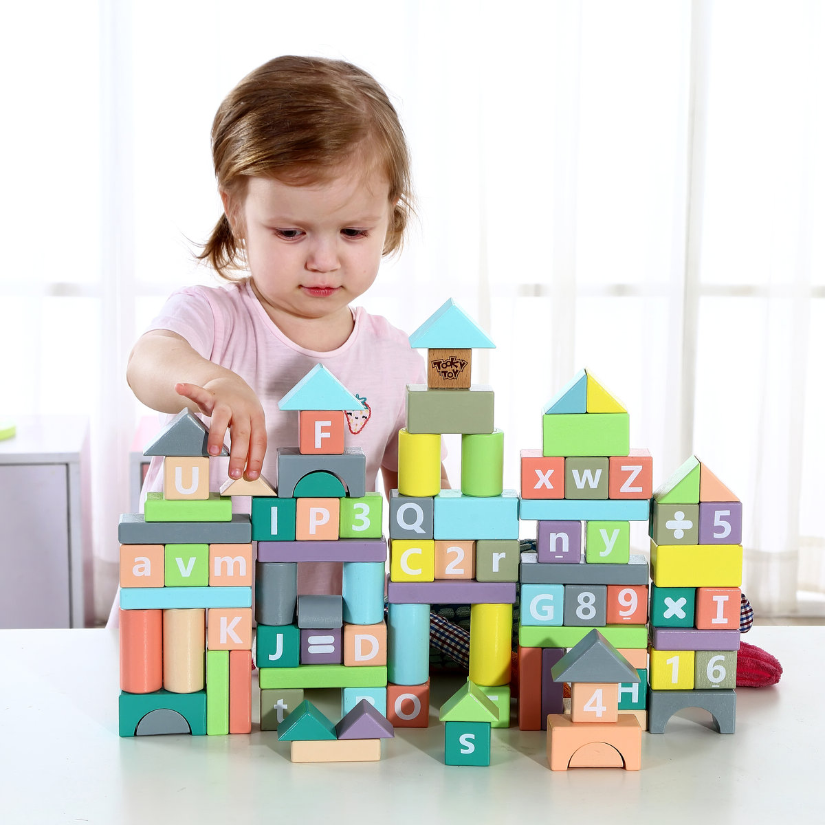 Tooky Toy TOOKY TOY Kolorowe Klocki 90 elementów Literki Cyferki TY594