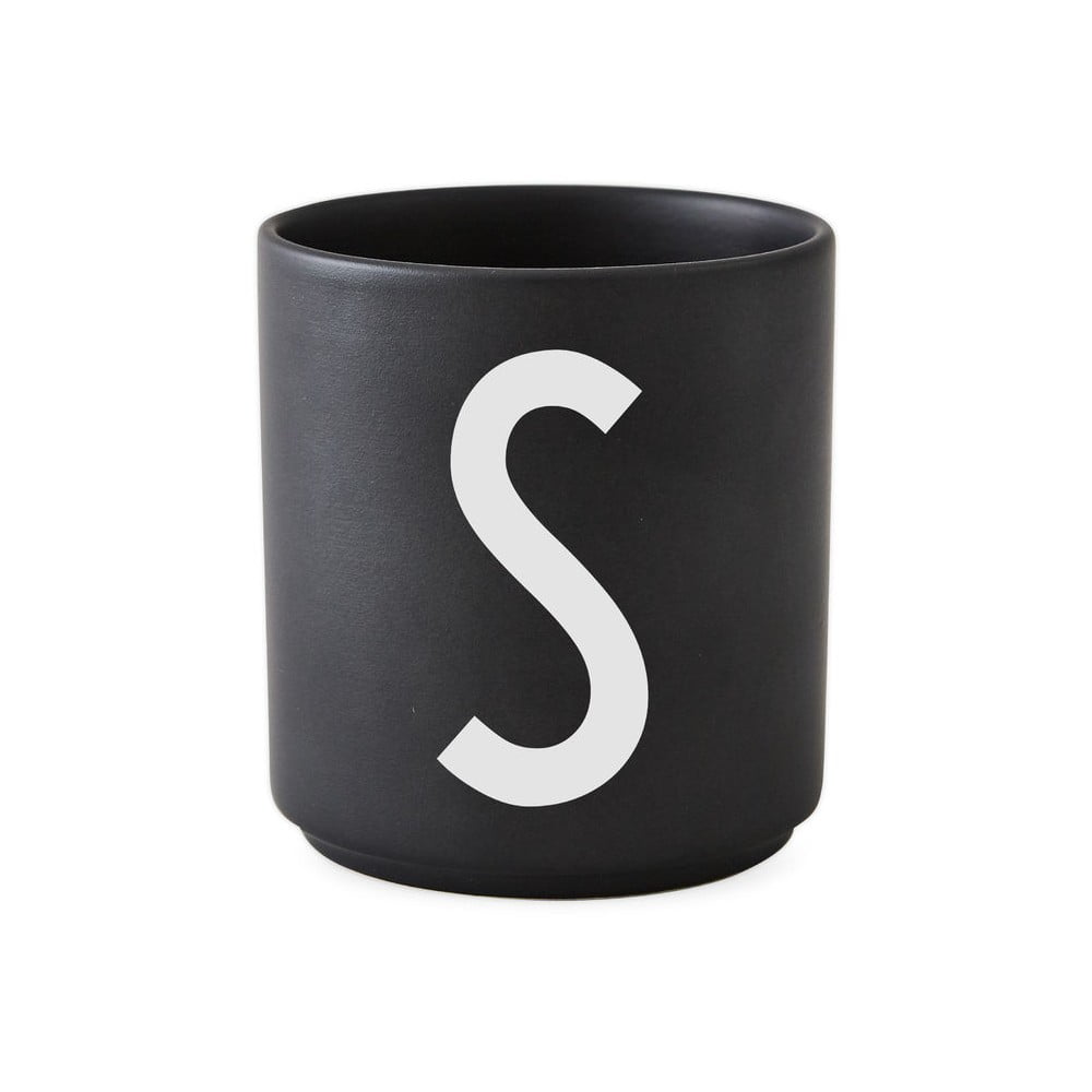 Czarny porcelanowy kubek Design Letters Alphabet S, 250 ml