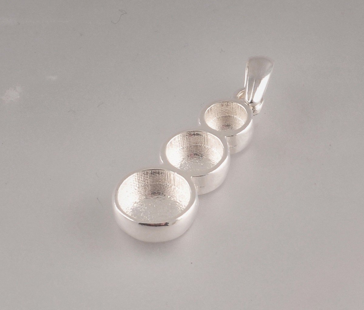 The Clay and Paint Factory SA Zawieszka, Trzy Kółka