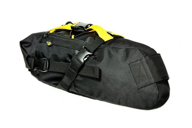 Sport Arsenal 603 W2B sakwa podsiodłowa wodoodporna