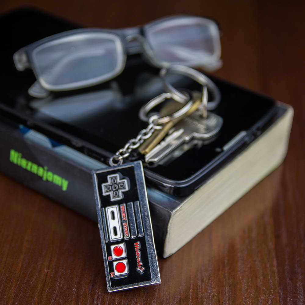 Brelok BIOWORLD Pad NES Nintendo, 6x2,5 cm