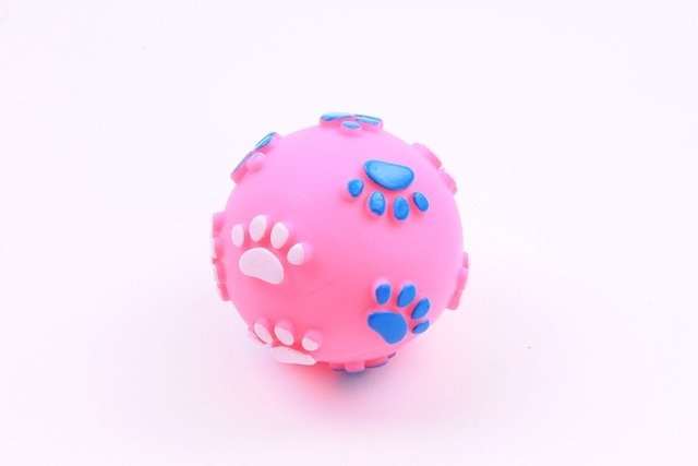 Chico Chico Zabawka vinyl piłka w łapki różowa dla psów 6cm
