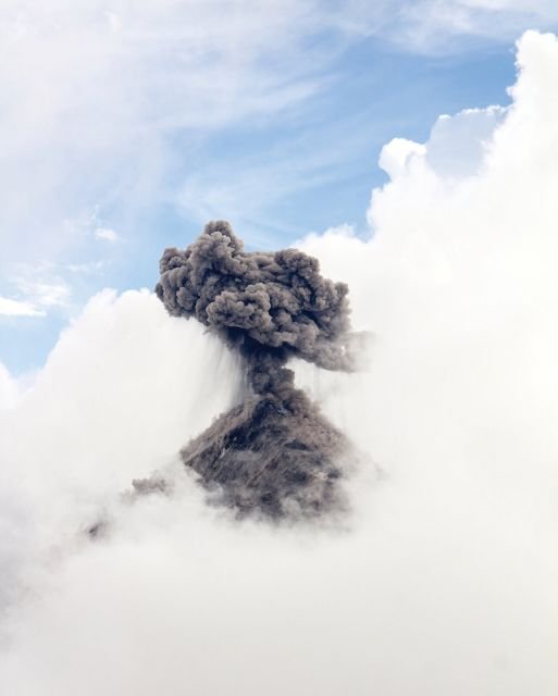 Plakat NICE WALL Erupcja Wulkanu, 40x50 cm