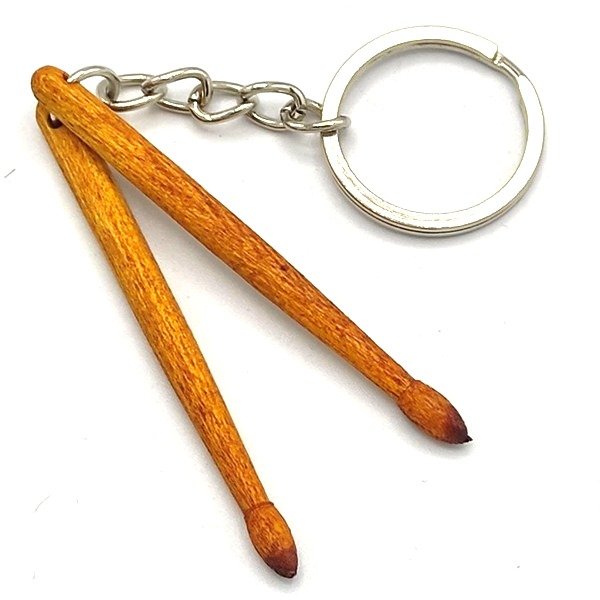 Brelok KEMIS Pałeczki do perkusji, brązowy, 5,5x11x0,5 cm