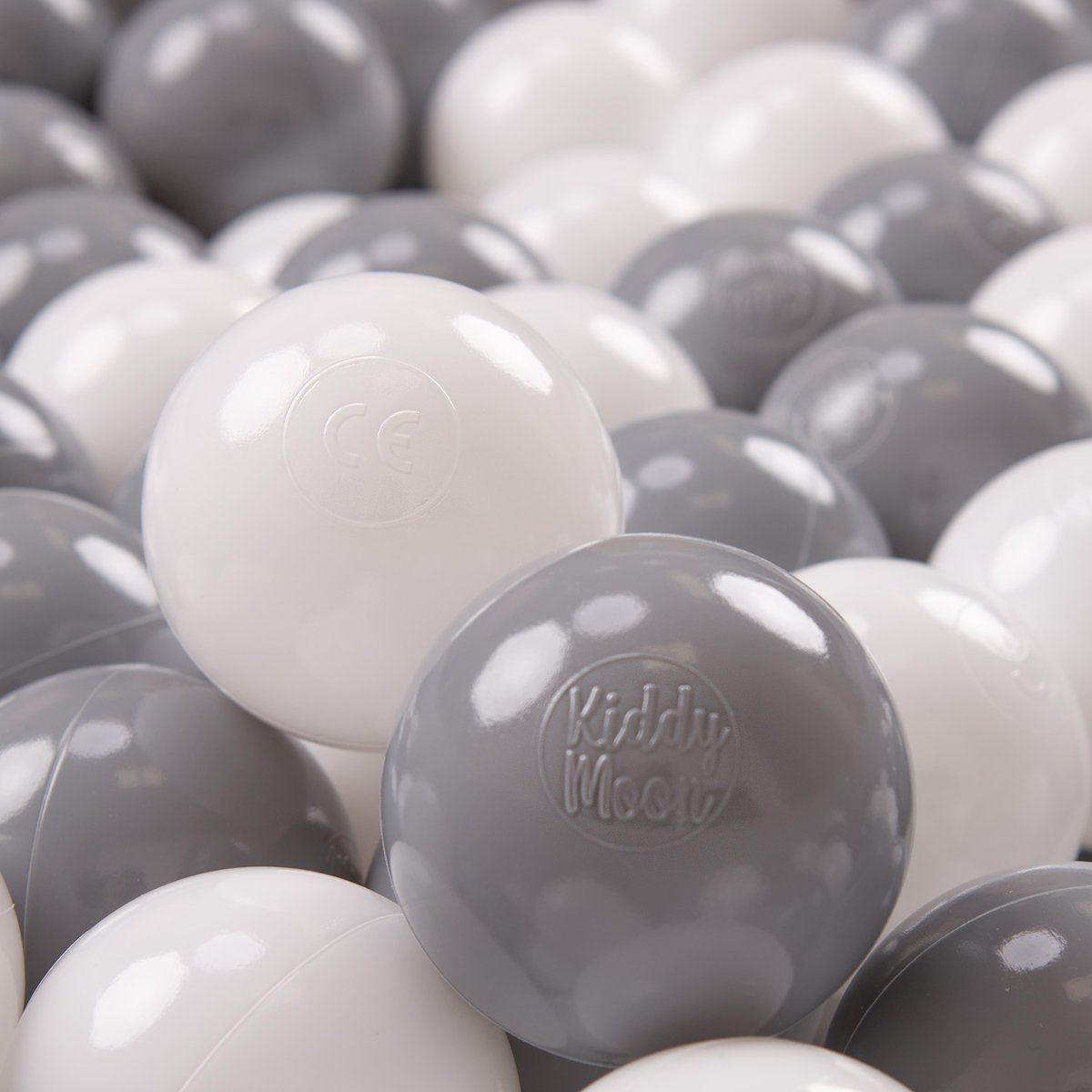 KiddyMoon, plastikowe piłeczki 7cm biały-szary 50