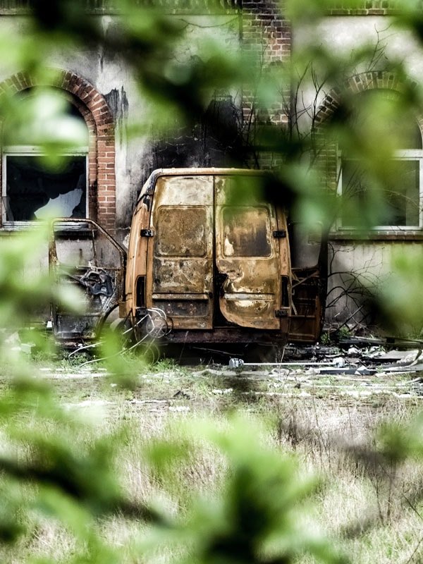 Galeria Plakatu, Plakat, Opuszczony Samochów, 40x50 cm