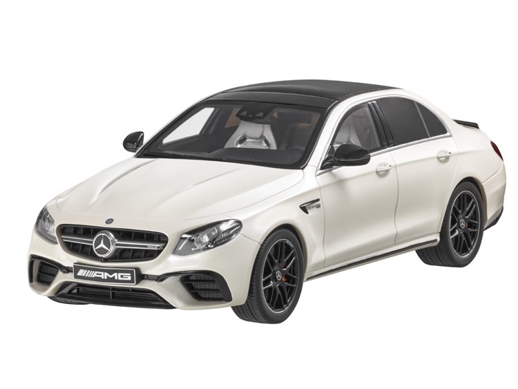 MODEL 1:18 AMG E63