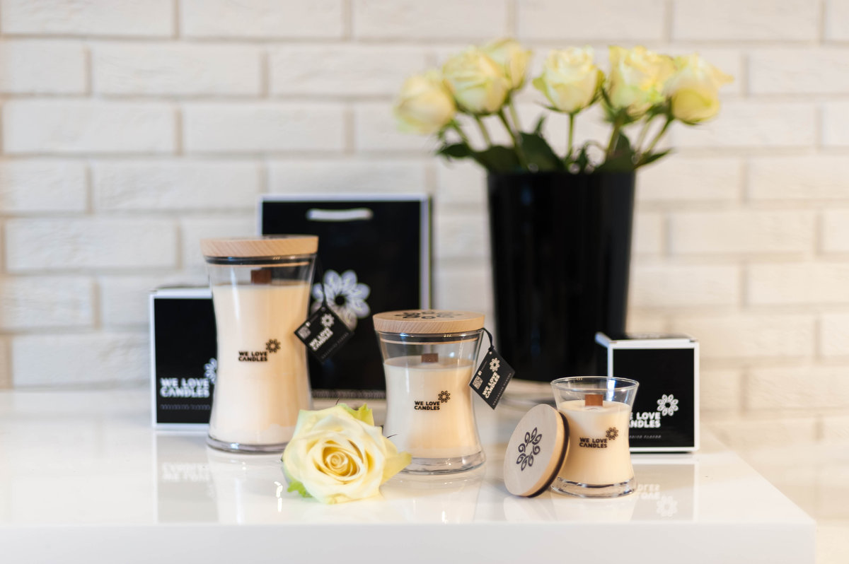 Świeczka z wosku sojowego We Love Candles Ivory Cotton, 150 h