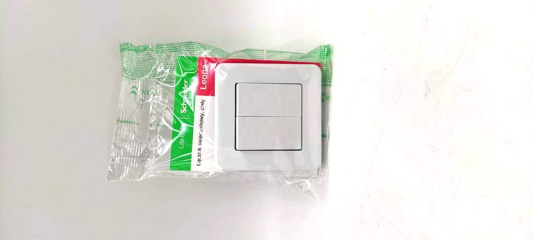 Schneider Electric Włącznik podwójny LEONA Biały