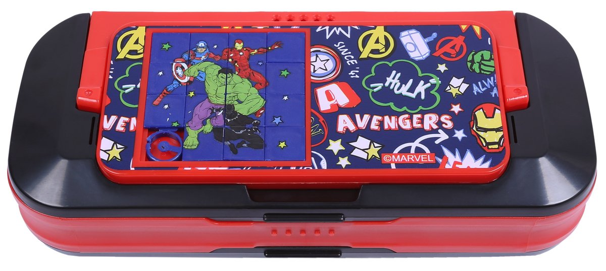 Czarno-czerwony plastikowy piórnik Avengers Marvel