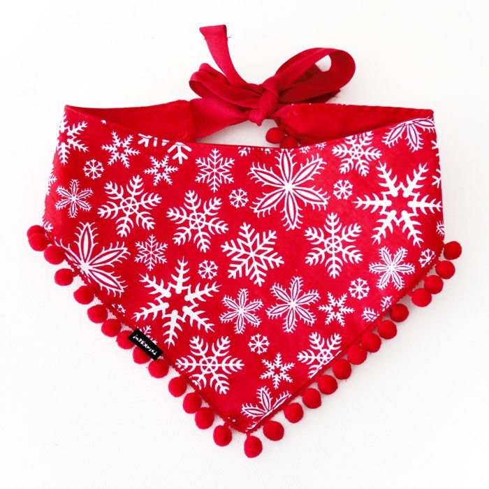 Bandamka świąteczna dla psa, wiązana chusteczka, czerwona w gwiazdki bandana apaszka Snow -M