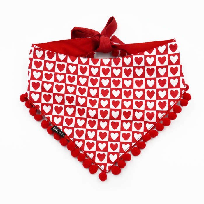 Bandanka na Walentynki dla psa, wiązana chusteczka, biało-czerwona w serduszka apaszka Hearts-S