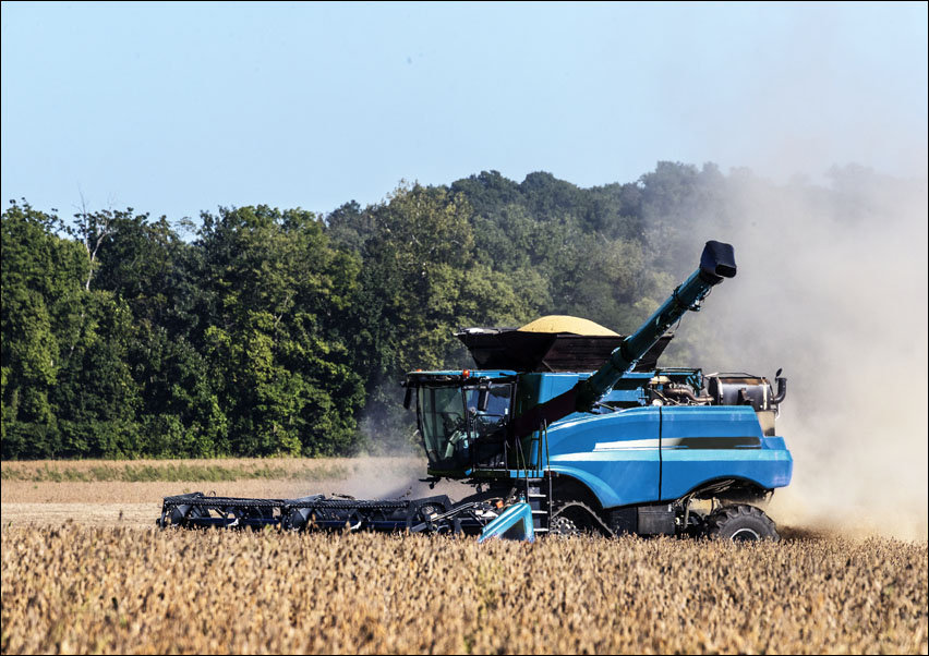 A harvester kicks up dust in a cornfield near Bridgeton in Parke County, Indiana, Carol Highsmith - plakat 50x40 cm