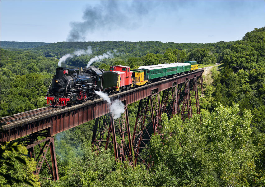 A steam train crosses the 156-foot-tall Bass Point Creek Bridge., Carol Highsmith - plakat 100x70 cm