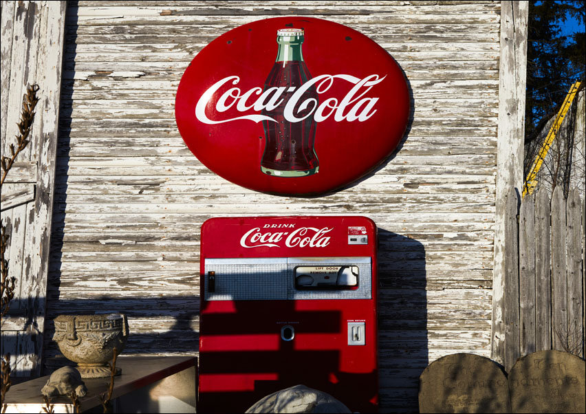 A vintage Coca-Cola sign and Coke machine outside the John E., Carol Highsmith - plakat 29,7x21 cm