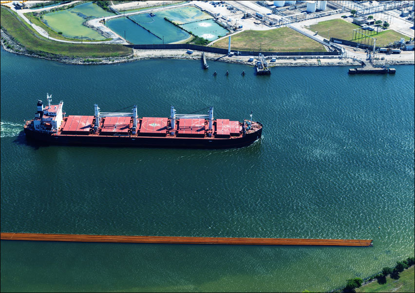 Aerial view in 2014 of the Houston Ship Channel and surrounding energy facilities in Houston, Texas., Carol Highsmith - plakat 84,1x59,4 cm