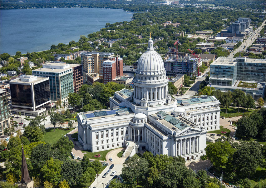 Aerial view of the Wisconsin Capitol and surrounding neighborhoods in Madison, Wisconsin Original image from, Carol Highsmith - plakat 100x70 cm
