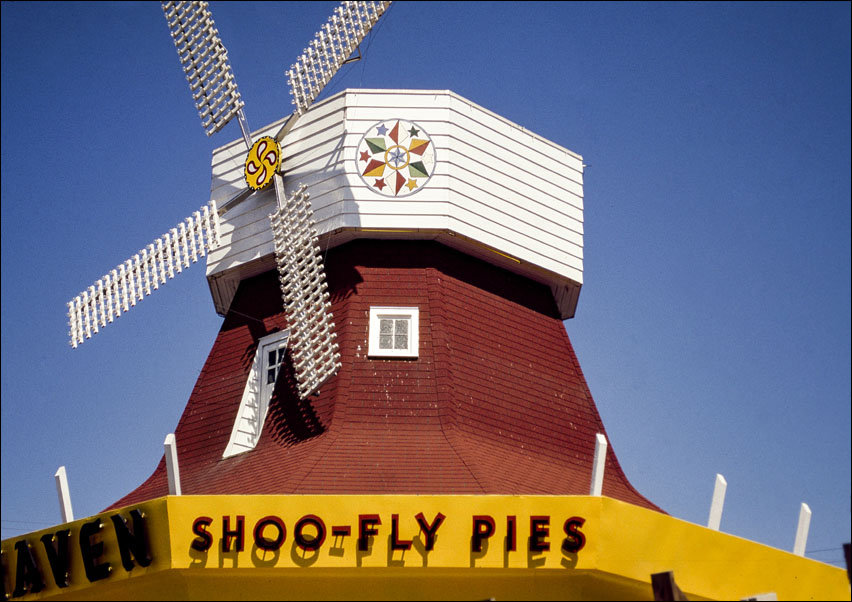 Amish Shoo-Fly pies in Lancaster, Pennsylvania, taken during 1980s, Carol Highsmith - plakat 80x60 cm