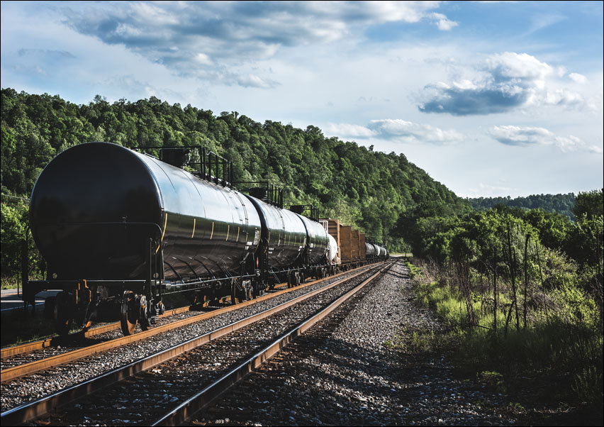 Black freight train on the railroad running across the United States., Carol Highsmith - plakat 100x70 cm