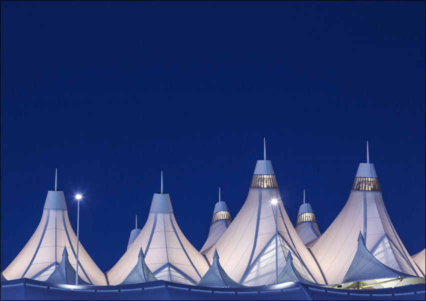 Denver International Airport’s peaked roof, outside Denver, Colorado, designed by Fentress Bradburn Architects, Carol Highsmith - plakat 84,1x59,4 cm