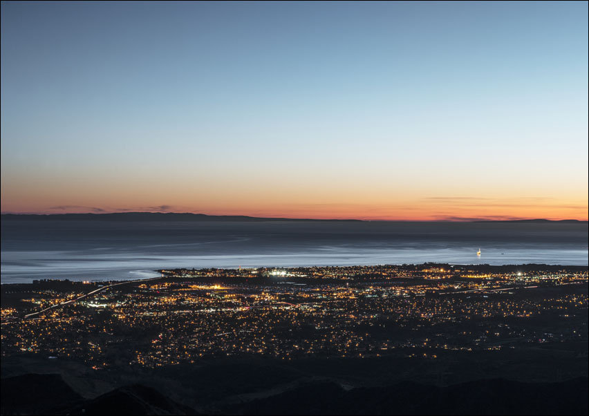 Dusk shot of Santa Barbara, California, and the Pacific shore, taken from bluffs high above the city., Carol Highsmith - plakat 100x70 cm