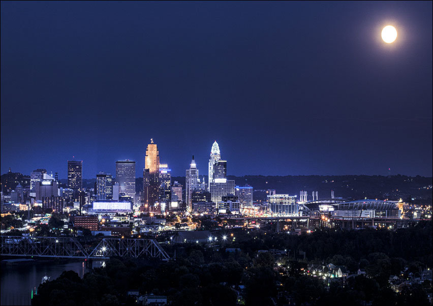 Dusk view of the Cincinnati, Ohio skyline., Carol Highsmith - plakat 50x40 cm