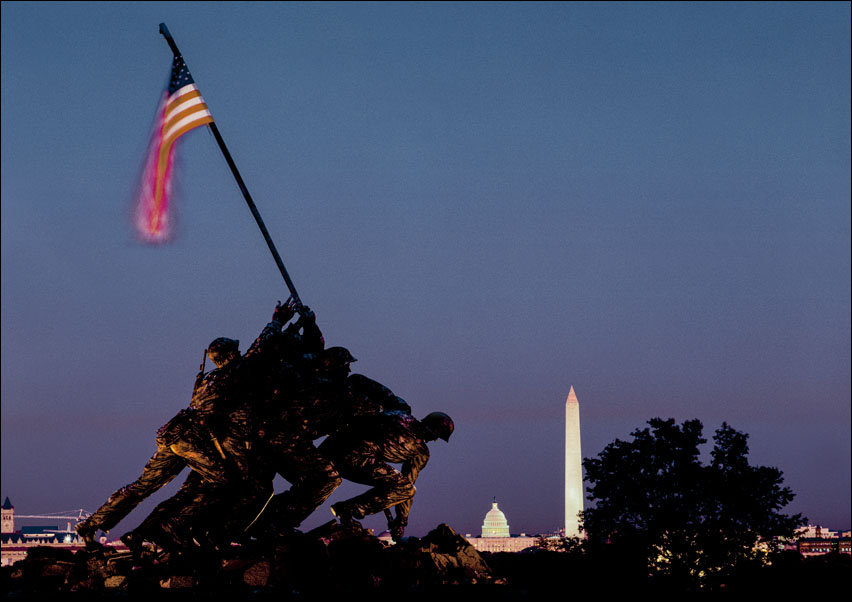 Iwo Jima Memorial at Dusk., Carol Highsmith - plakat 100x70 cm