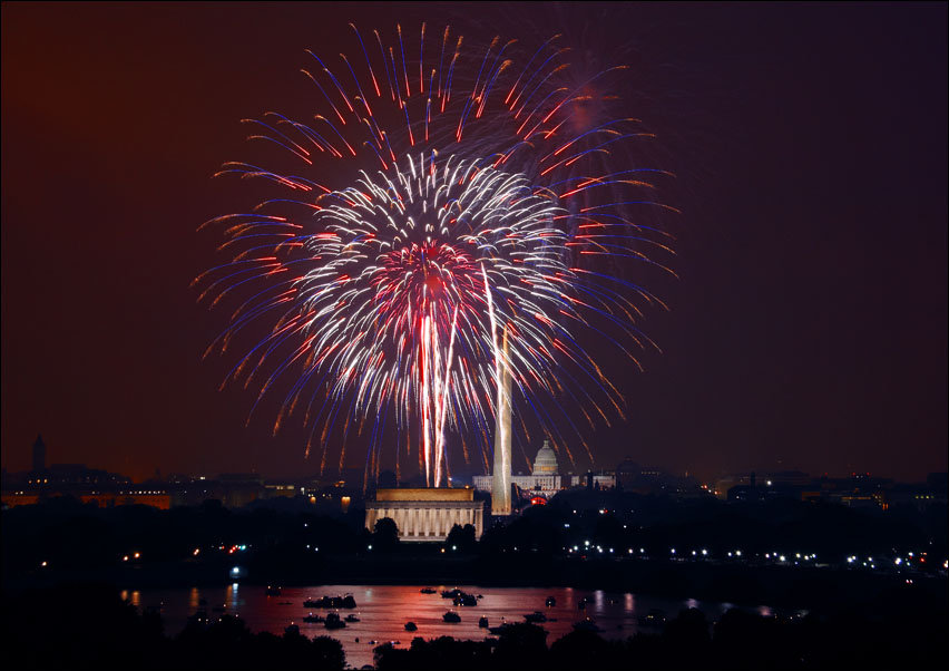 July 4th Fireworks. Washington DC is a spectacular place to celebrate July 4th!, Carol Highsmith - plakat 50x40 cm