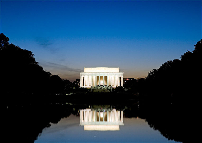 Lincoln Memorial at dusk in Washington, D.C, Carol Highsmith - plakat 50x40 cm