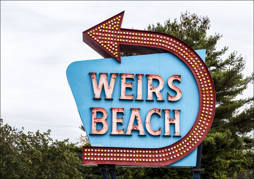 Neon sign to Weirs Beach, New Hampshire., Carol Highsmith - plakat 29,7x21 cm