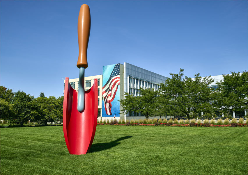 Plantoir gigantic trowel sculpture in Iowa, Carol Highsmith - plakat 100x70 cm