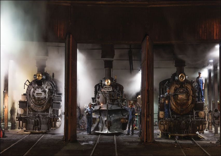 Steam locomotives in the roundhouse of the Durango & Silverton Narrow Gauge Scenic Railroad in Durango, Colorado., Carol Highsmith - plakat 70x50