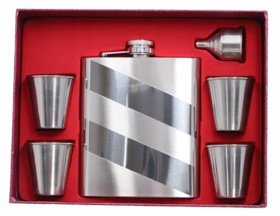 Duża Piersiówka 540 Ml W Zestawie Z Kieliszkami