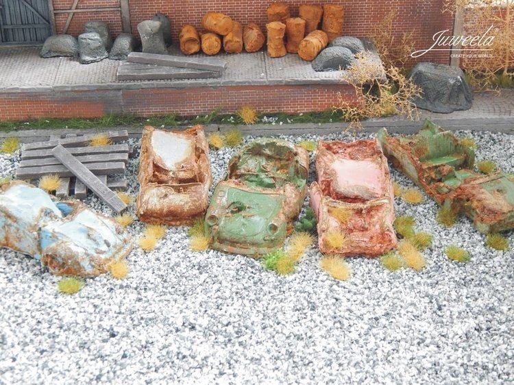 Zezłomowane samochody (2 sztuki)