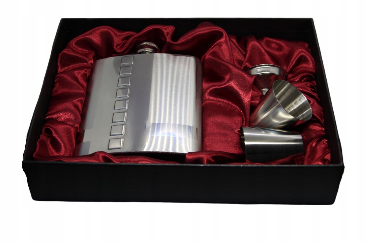 Piersiówka W Zestawie Z Kieliszkami I Lejkiem/ Gentelo