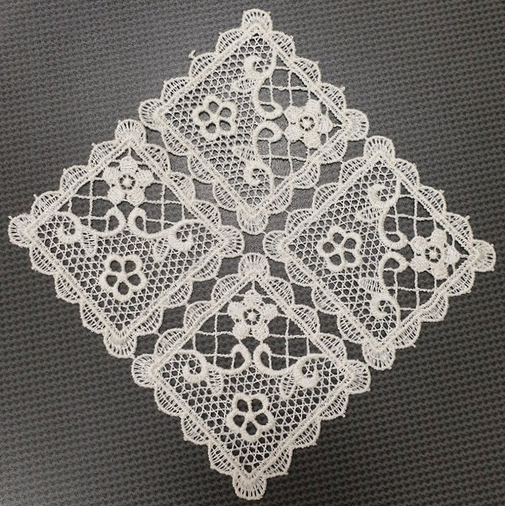Serwetka Z Gipiury, 15X15, Ecru Geometryczna W Kwiaty, G20-02-Kw