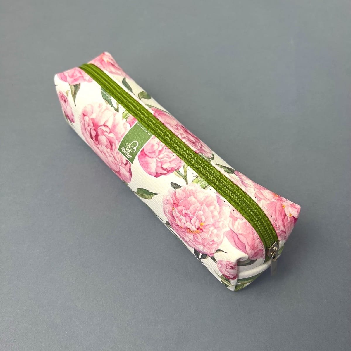 Piórnik saszetka, dla dziewczynki, bee-bee, kwiaty, różowy