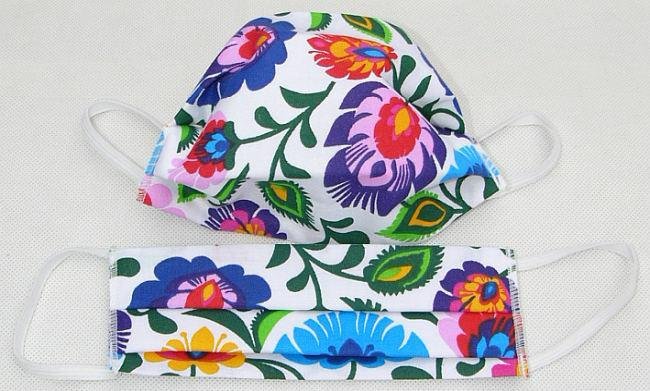 Maseczka Maska Ochronna Na Twarz Dla Dzieci Łowicka Na Białym Tle