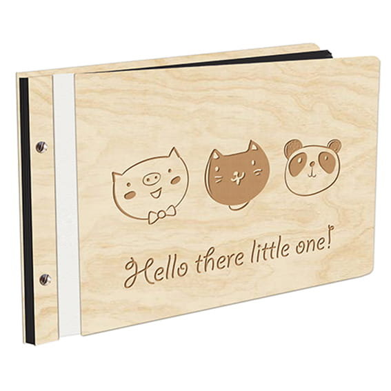 Album Na Zdjęcia Dla Dziecka Motywem Zwierzątek Hello There Little One! W Drewnianej Oprawie Z Czarnymi Kartami Z Grawerem