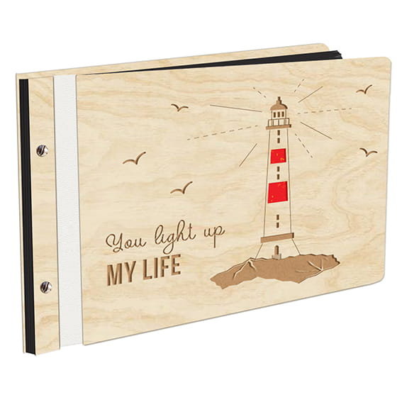 Album Na Zdjęcia Z Pierwszą Stroną W Kolorze W Drewnianej Oprawie Z Czarnymi Kartami Z Grawerem You Light Up My Life  Latarnia Morska