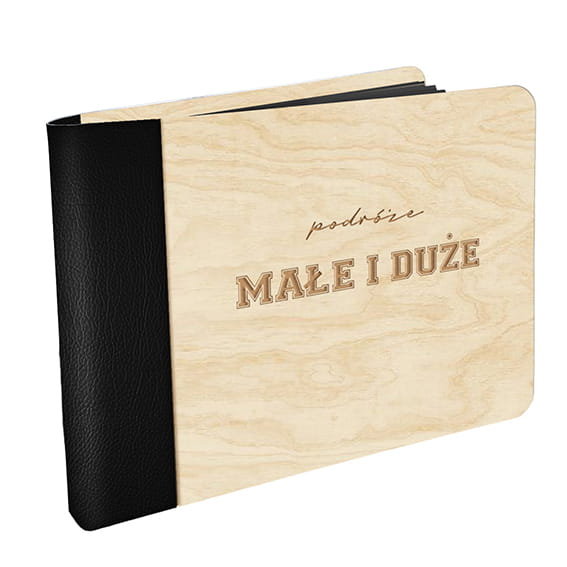 Drewniany MINI FOTO ALBUM na zdjęcia PODRÓŻE MAŁE I DUŻE z grawerowaną okładką z czarnymi kartami  album na zdjęcia z wakacji
