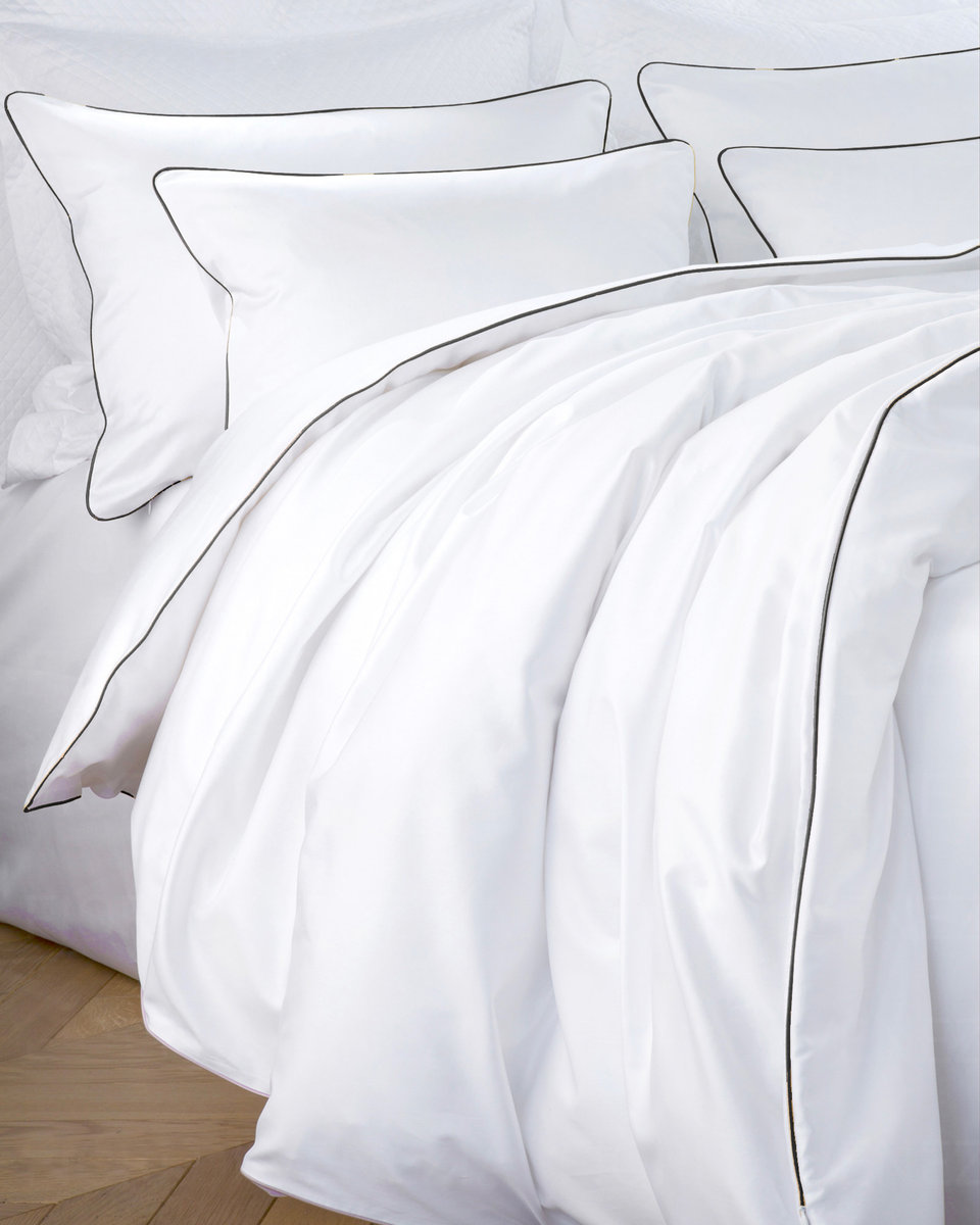 Pościel Satynowa, Maro Home, San Antonio, Biała z czarą lamówką, 200x220 cm